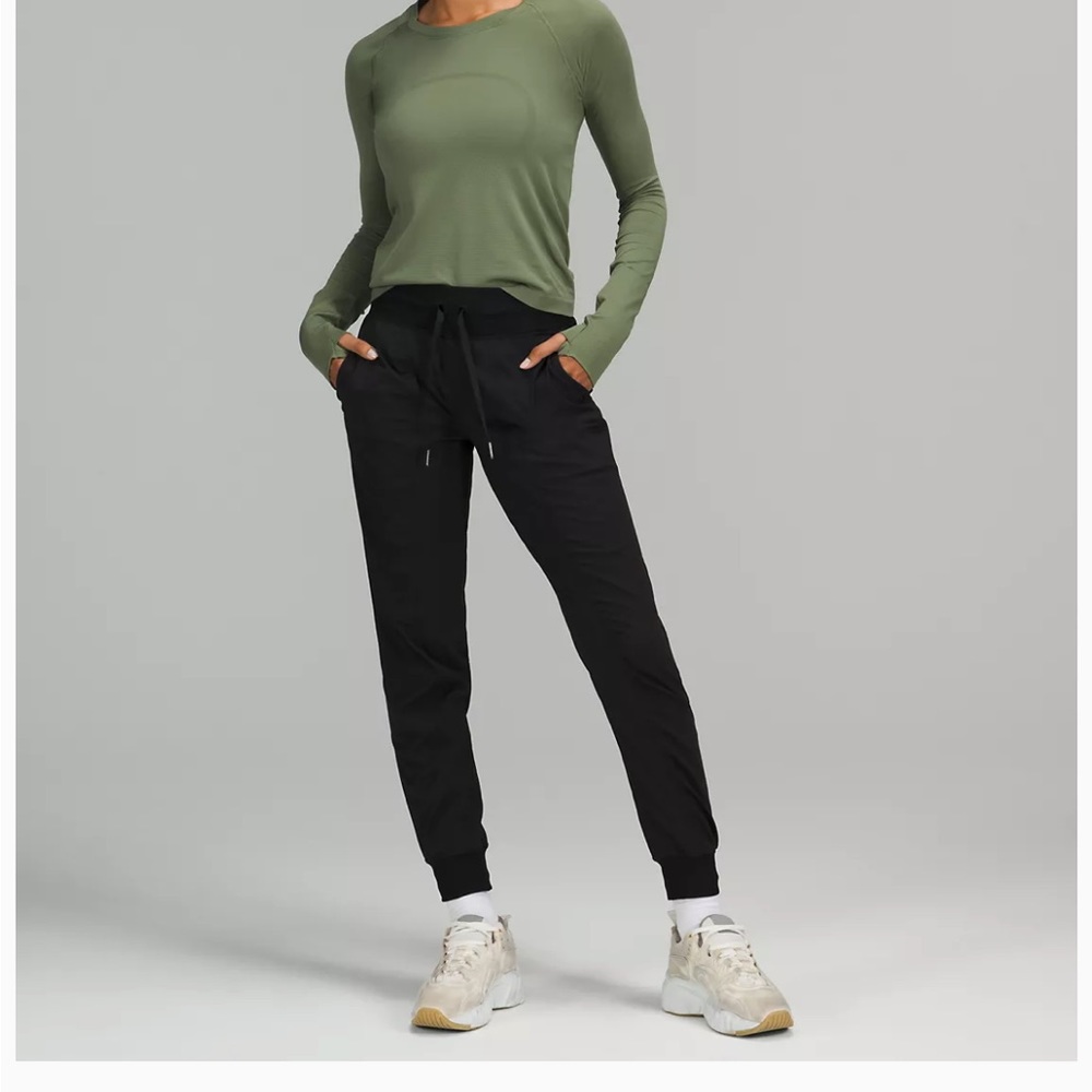 Dance Studio Mid-Rise Jogger size 8 black